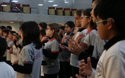 Niños y niñas cantaron el Himno Nacional en Lengua de Señas