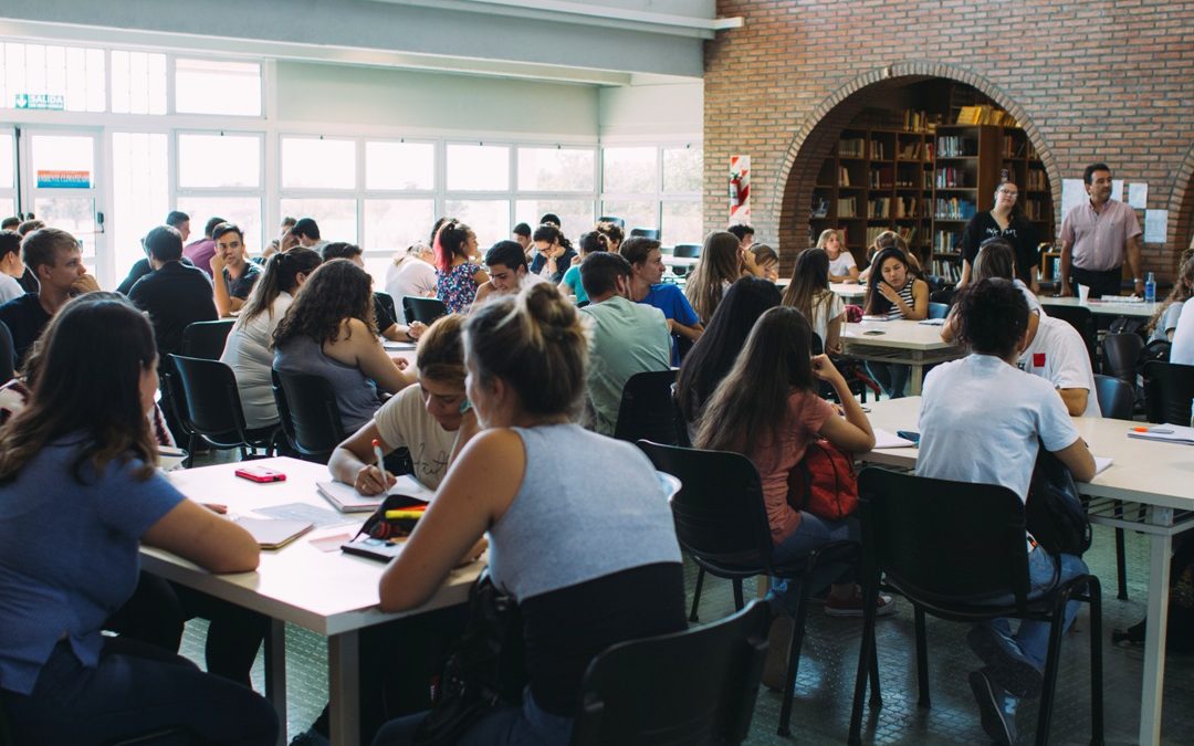 Becas de ayuda económica a estudiantes