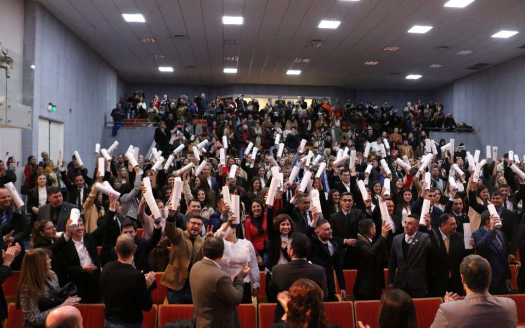 Más de 150 graduadas/os de Sociales recibieron su diploma