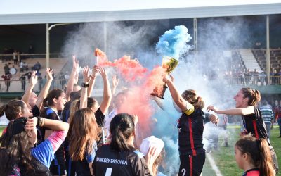 Vuelta olímpica para el equipo de fútbol femenino