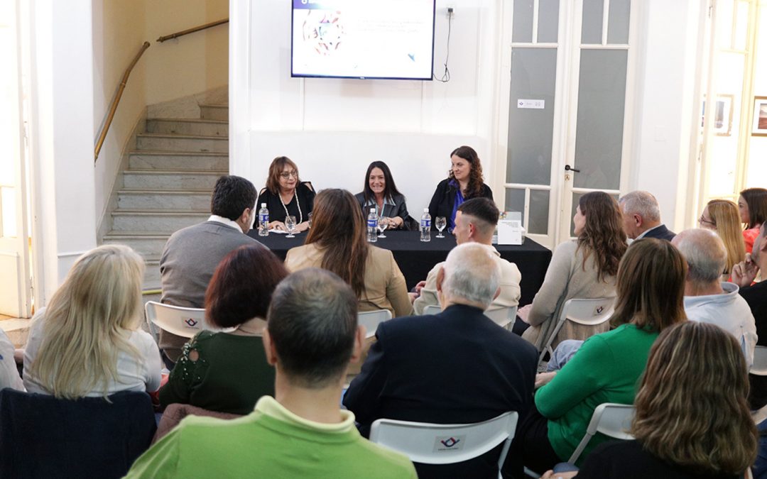 Elizabeth Theiler presentó su libro en la Usina Cultural